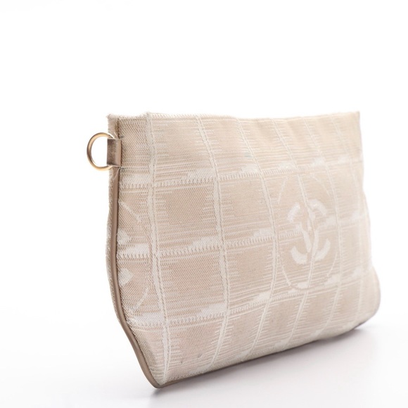 🚨Price drop🚨 Pink Pre-Loved Chanel Travel Line Nylon pouch or wristlet - Picture 2 of 5